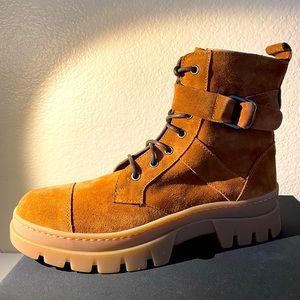 100 % Calfskin Suede Buckle Ankle Boot size 10 Made in Italy